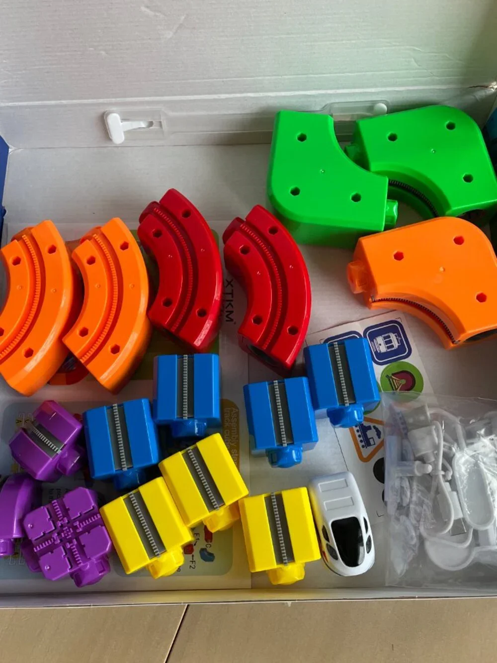 Entire Closet $5! XTKM Rail Cube Track Extra Parts
